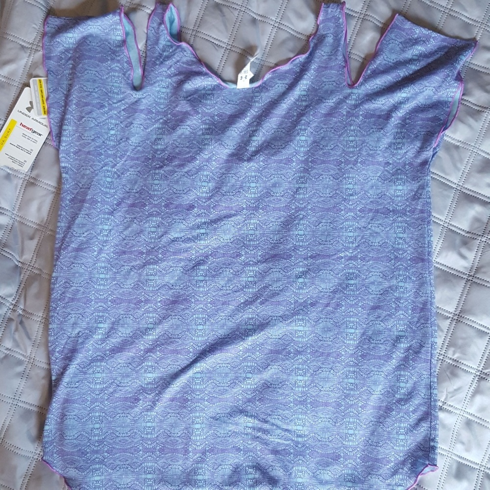 Under Armour sz s heat gear cold shoulder top - Picture 3 of 7